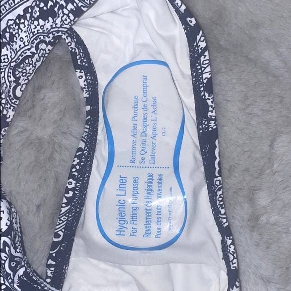 Michael Kors White Blue One Piece Swimsuit Geometric Pattern Paisley Size 8 - Picture 6 of 6